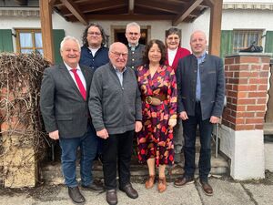 Josef Sehofer (M.) mit den Gratulanten der SPD