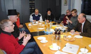 Gesprächsrunde bei den Kaminkehrern mit MdL Franz Maget (rechts)
