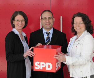 MdEP Ismail Ertug mit den beiden Kreisvorsitzenden Kerstin Schanzer (l.) und Ruth Müller (r.)
